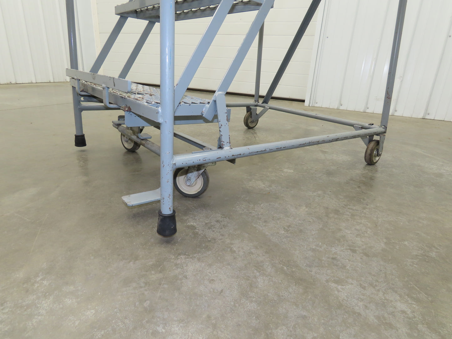 Uline H-84-110 Rolling Ladder 5 Step 10" Work Platform 50" Top Step 450lbs