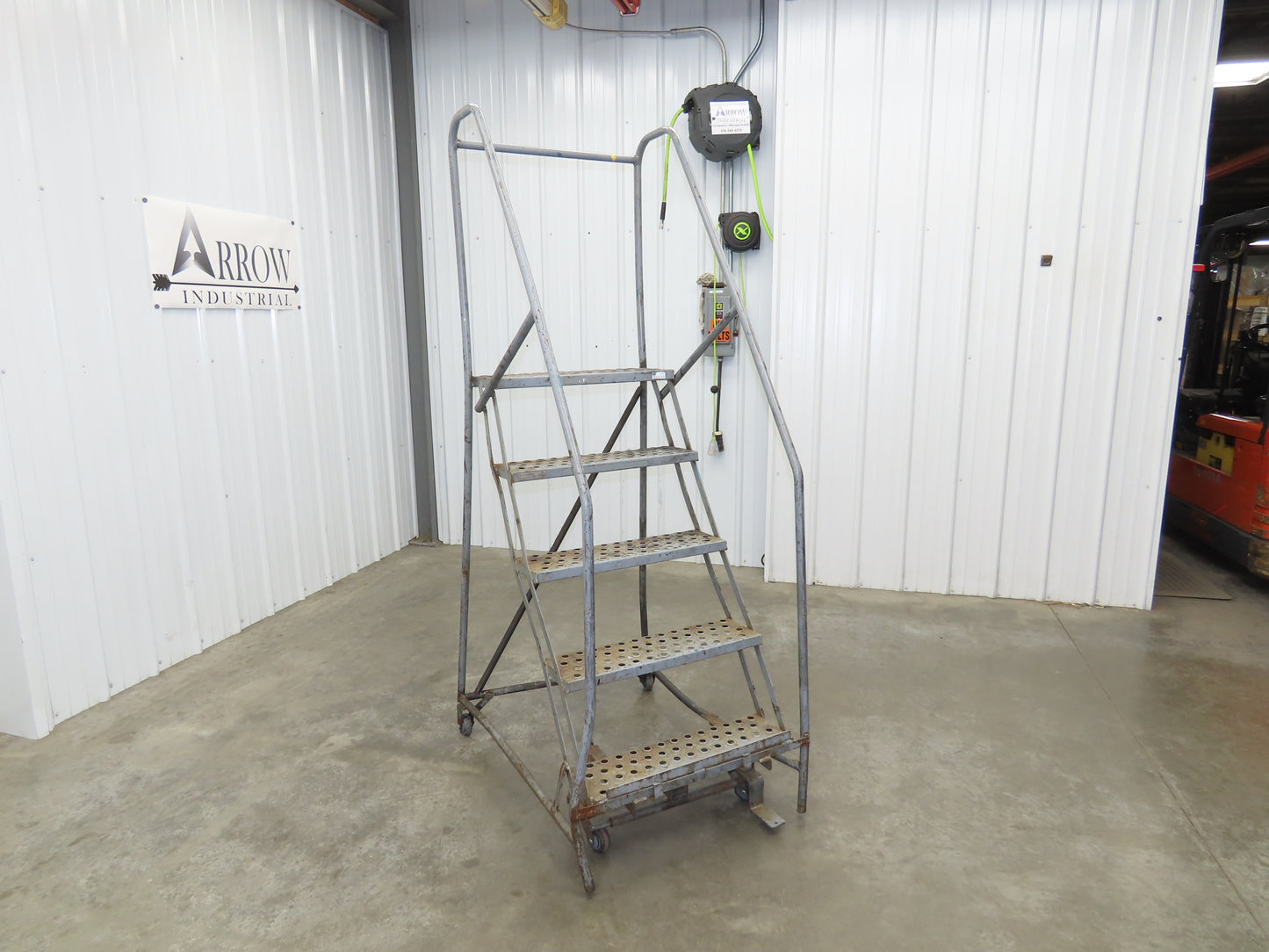 Cotterman 933701 Rolling Ladder 5 Step 10" Work Platform 50" Top Step 450lbs