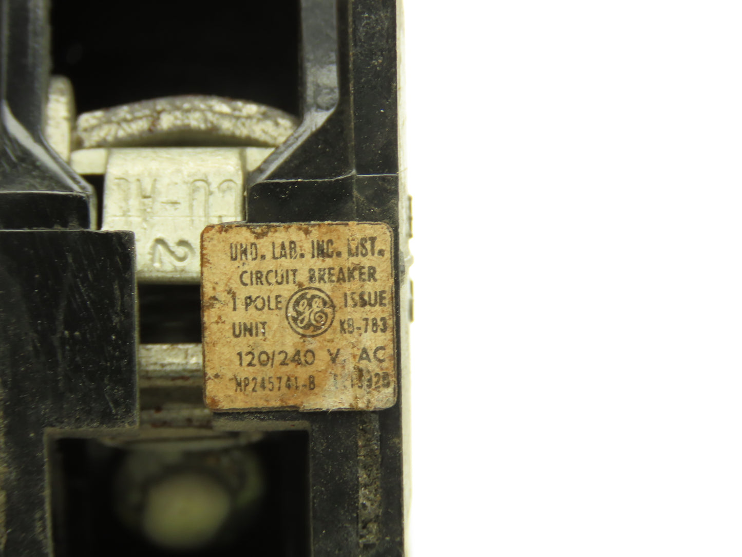 General Electric TQB1120 Circuit Breaker 1-Pole 20A Bolt-On 120/240V Lot of 22