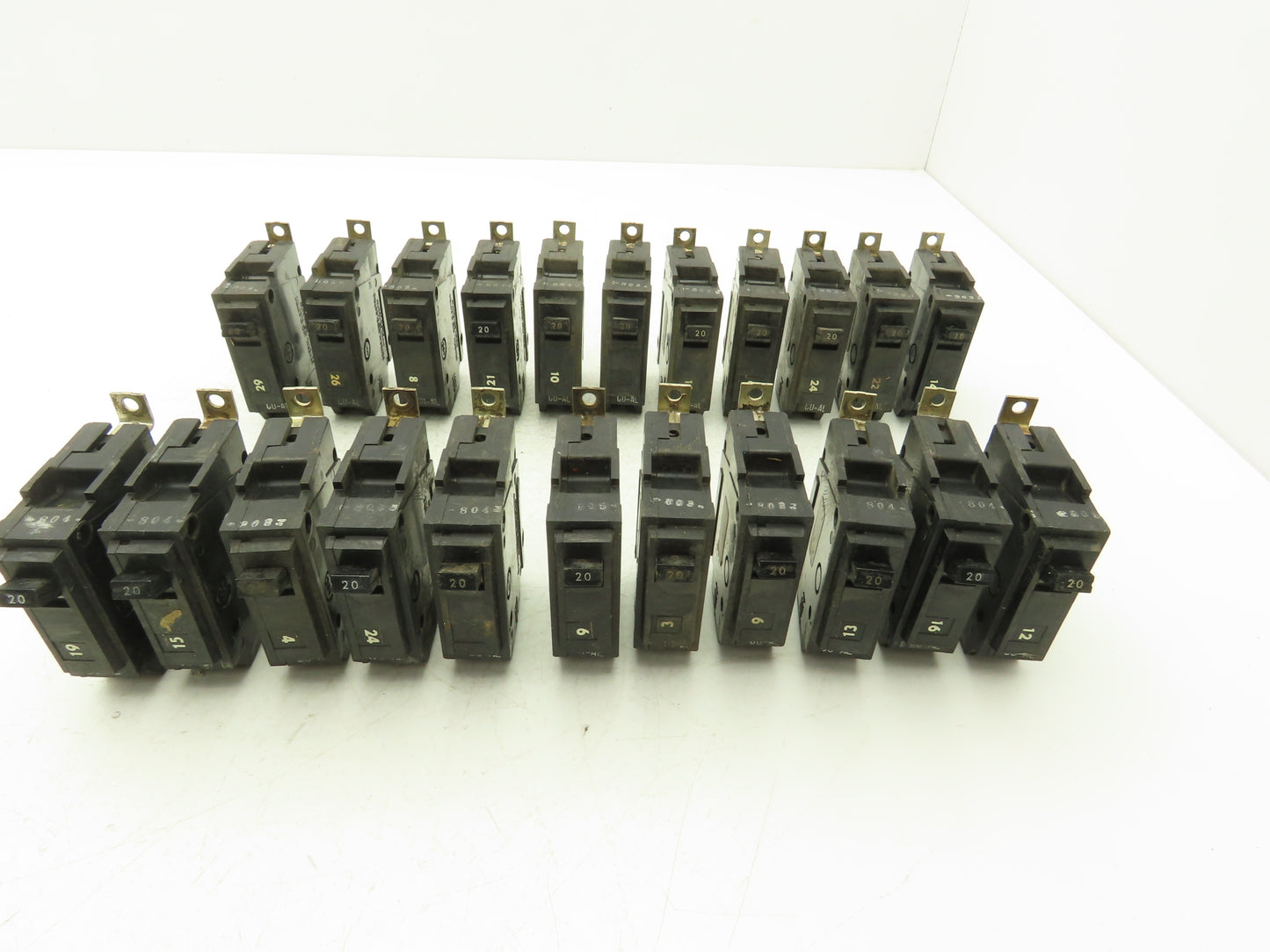 General Electric TQB1120 Circuit Breaker 1-Pole 20A Bolt-On 120/240V Lot of 22