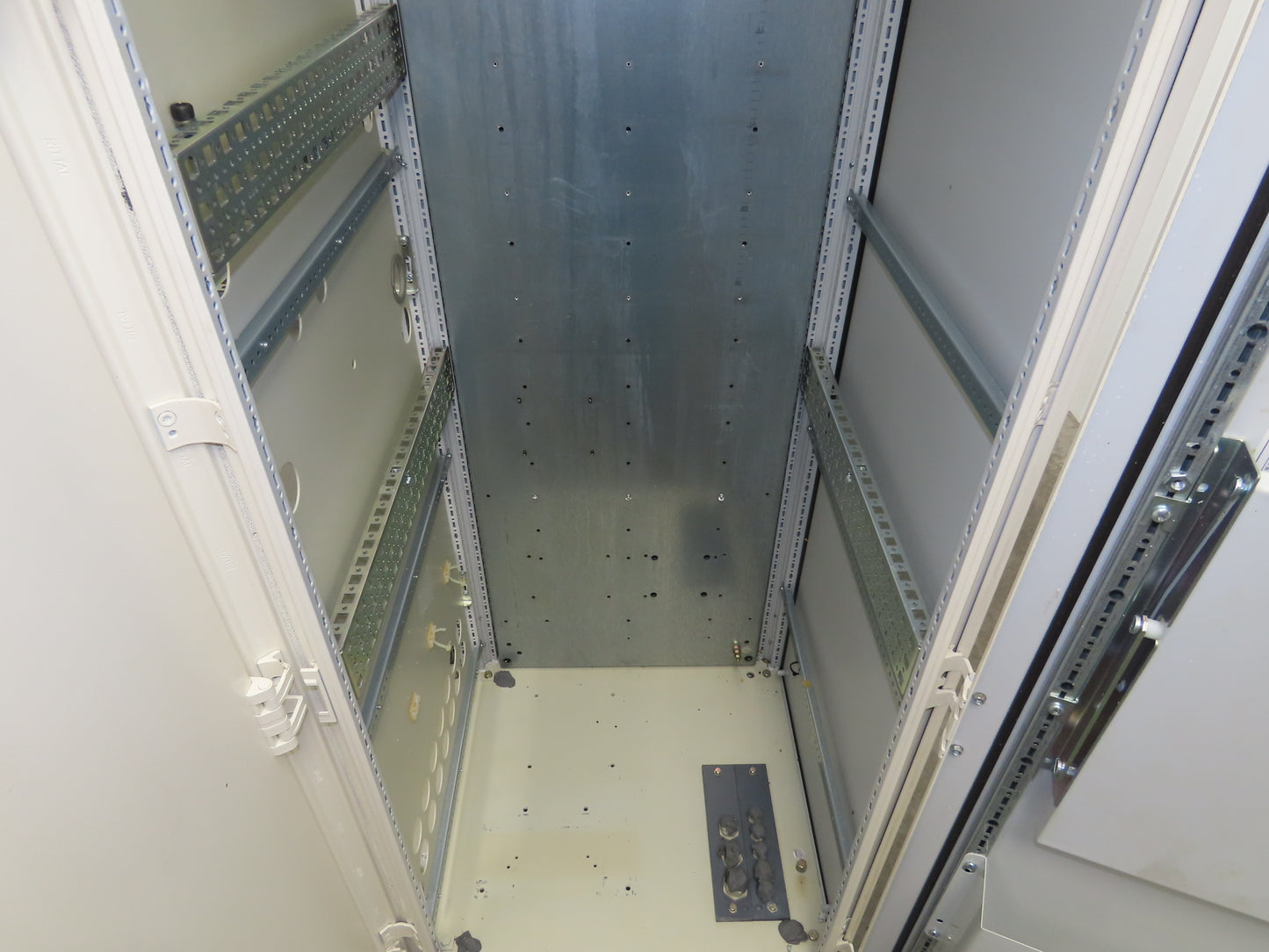 Rittal Electrical Modular Enclosure 1950x2200x600mm Control Cabinet Freestanding