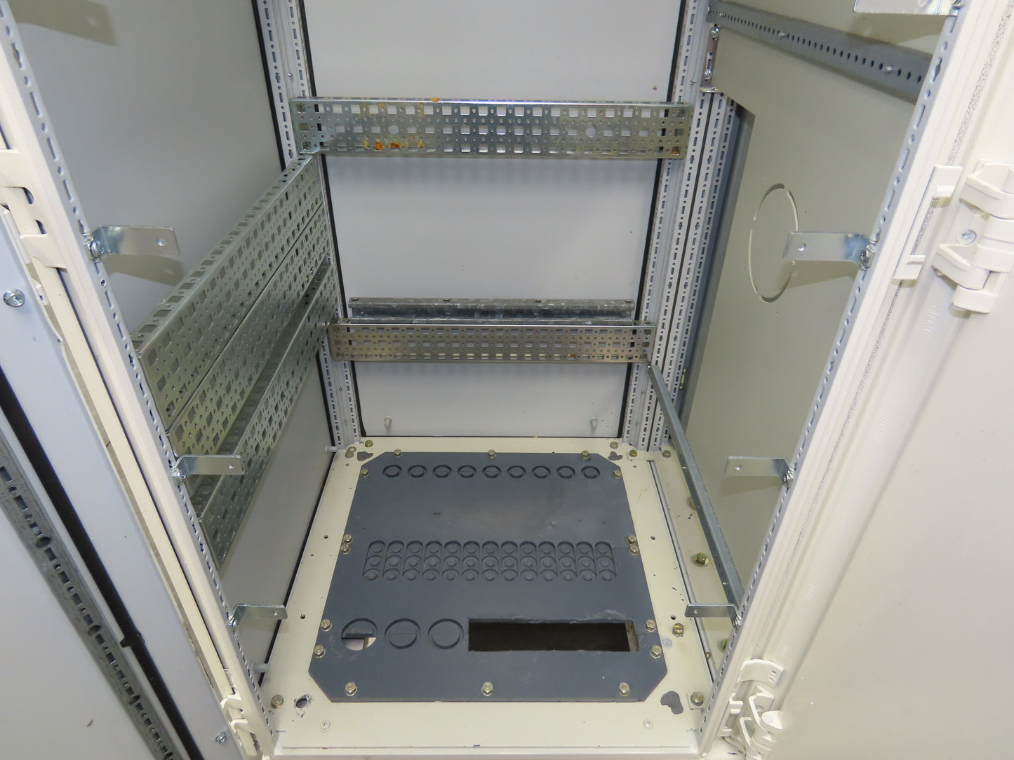 Rittal Electrical Modular Enclosure 1950x2200x600mm Control Cabinet Freestanding