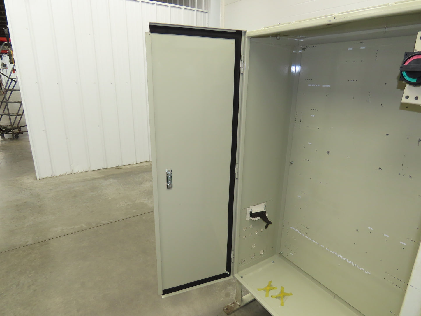 Freestanding Electrical Enclosure 1400x900x400mm 50A Disconnect 55x35x16"