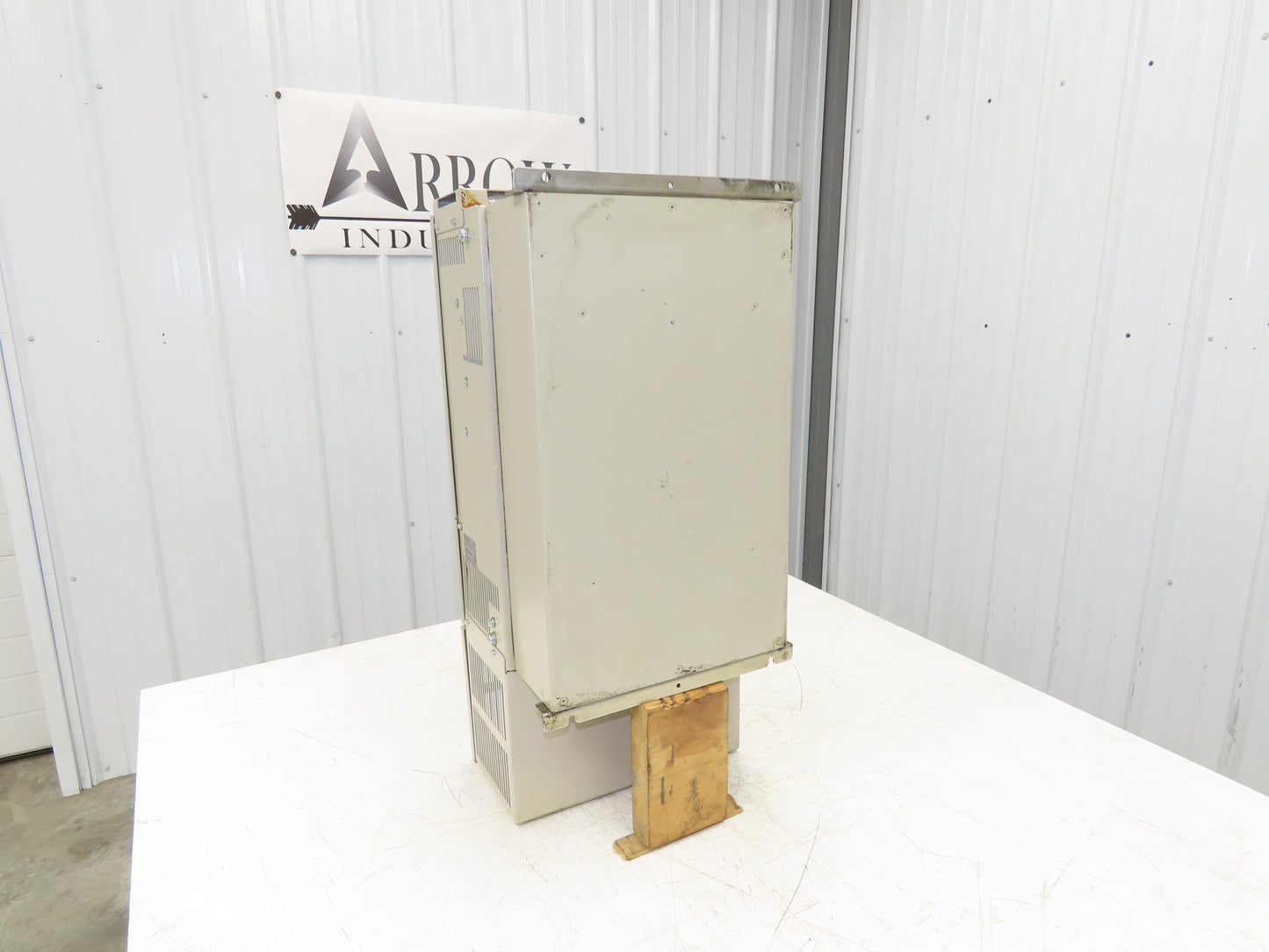 Yaskawa CIMR-AU4A0165FAA A 1000 Electric Motor Inverter Drive 125Hp 480V 3Ph