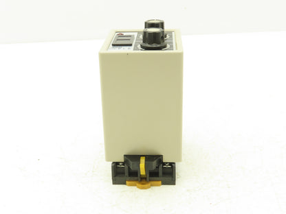 Omron SDV-FL6 Voltage Sensor Safety Monitor Relay 110 VAC W/Socket Base