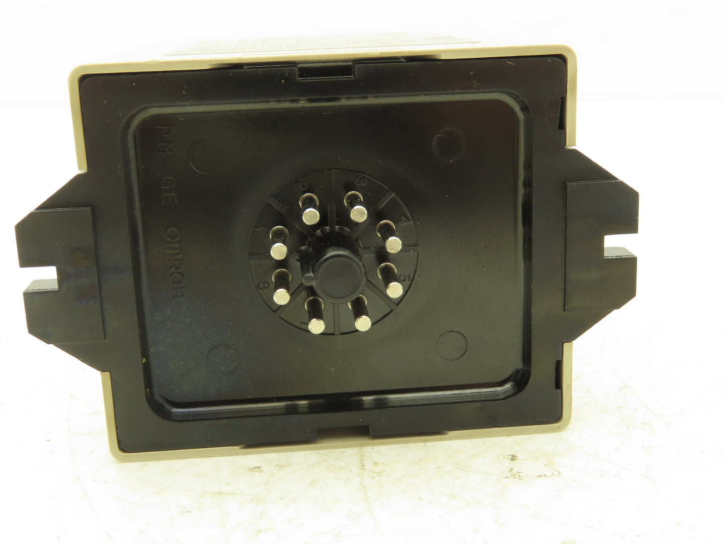 Omron SDV-FL6 Voltage Sensor Safety Monitor Relay 110 VAC W/Socket Base