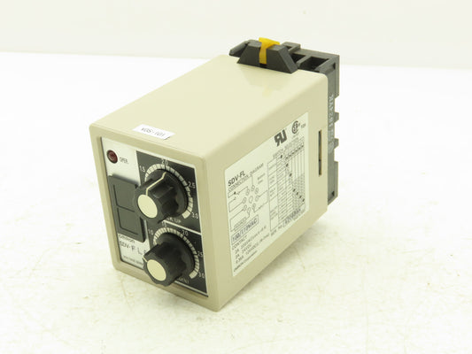 Omron SDV-FL6 Voltage Sensor Safety Monitor Relay 110 VAC W/Socket Base