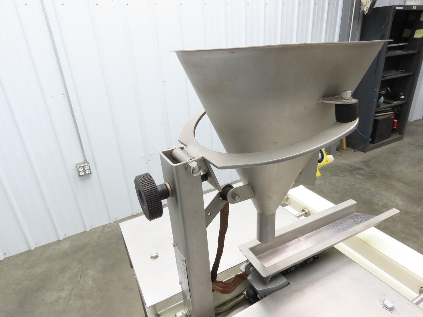 Jost FDLT 60/-35x400 Vibratory Hopper Dosing Feeder Discharge Conveyor Cart 115V