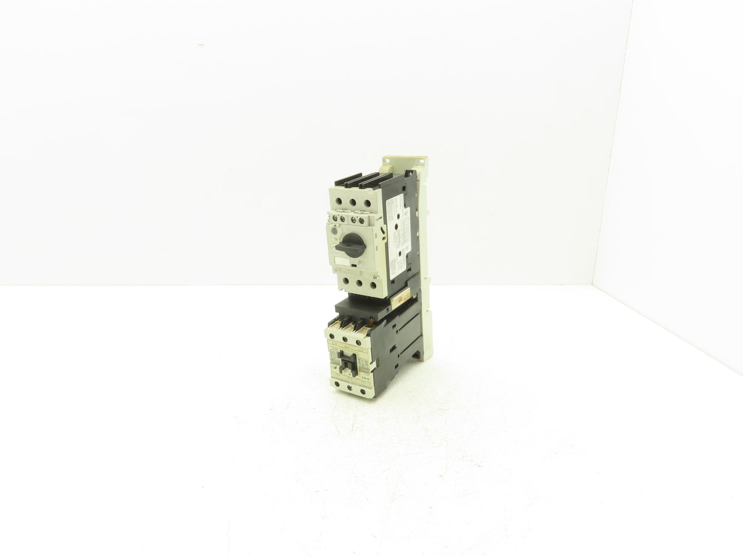 Fuji Electric BM3VSB-040 Combination Starter Manuel Overload/Magnetic 26A 550VAC