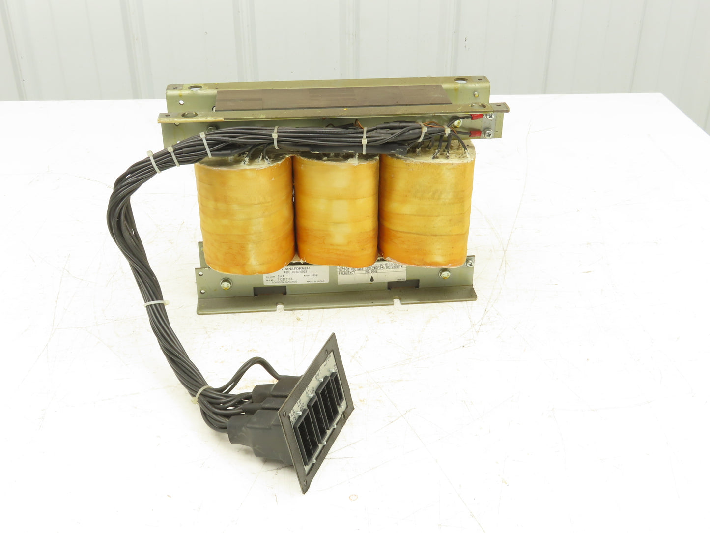 Tokuden Sangyou Step-Down Transformer 3Phase 3kVA 380-575V HV 210-230V LV