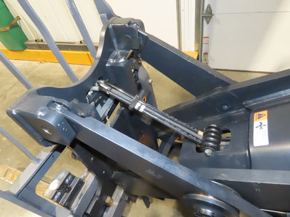 Crown Narrow Aisle Reach Truck Forklift Stand On 36V 3500lbs 5746.2h 25' Lift