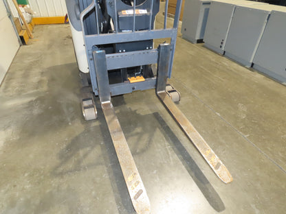 Crown Narrow Aisle Reach Truck Forklift Stand On 36V 3500lbs 5746.2h 25' Lift