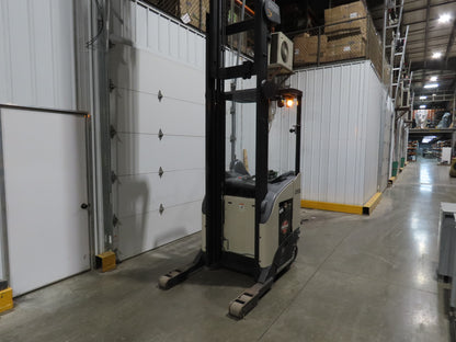 Crown Narrow Aisle Reach Truck Forklift Stand On 36V 3500lbs 5746.2h 25' Lift