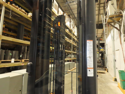 Crown Narrow Aisle Reach Truck Forklift Stand On 36V 3500lbs 5746.2h 25' Lift