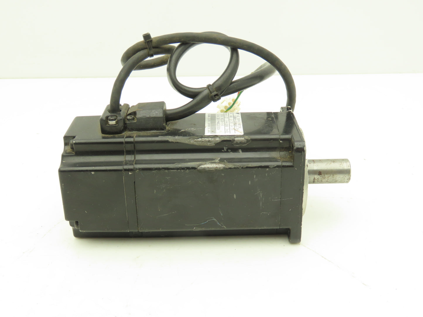 Yaskawa SGMAH-04AAA41-Y2 AC Servo Motor 200V 400W 3000 RPM
