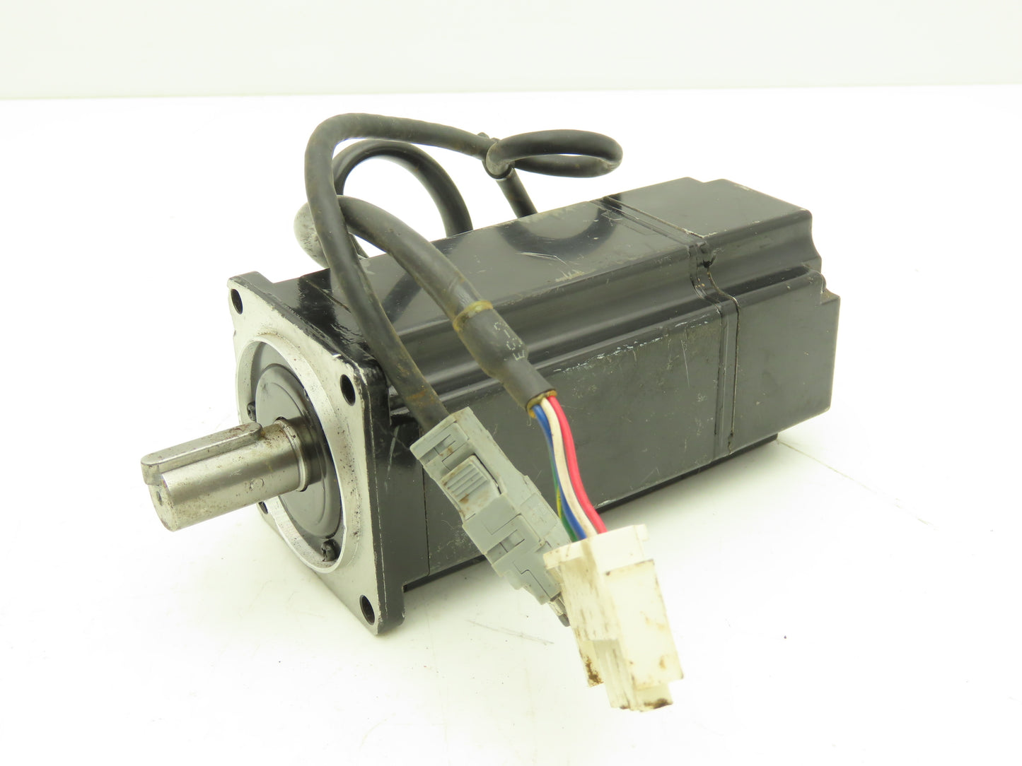 Yaskawa SGMAH-04AAA41-Y2 AC Servo Motor 200V 400W 3000 RPM