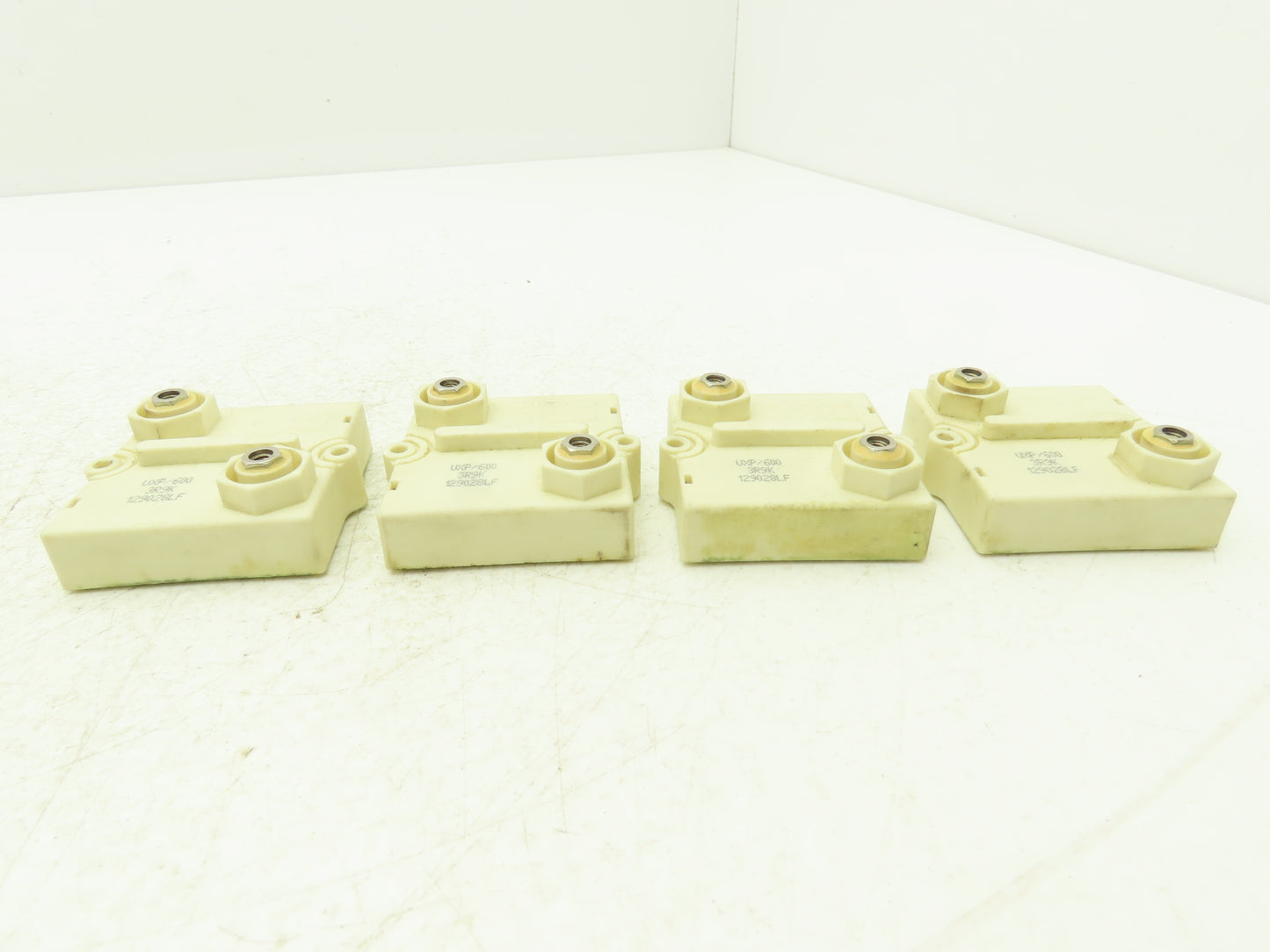UXP/600 3R9K Ultra High Power Resistor Partial Discharge 600W  Lot of 4