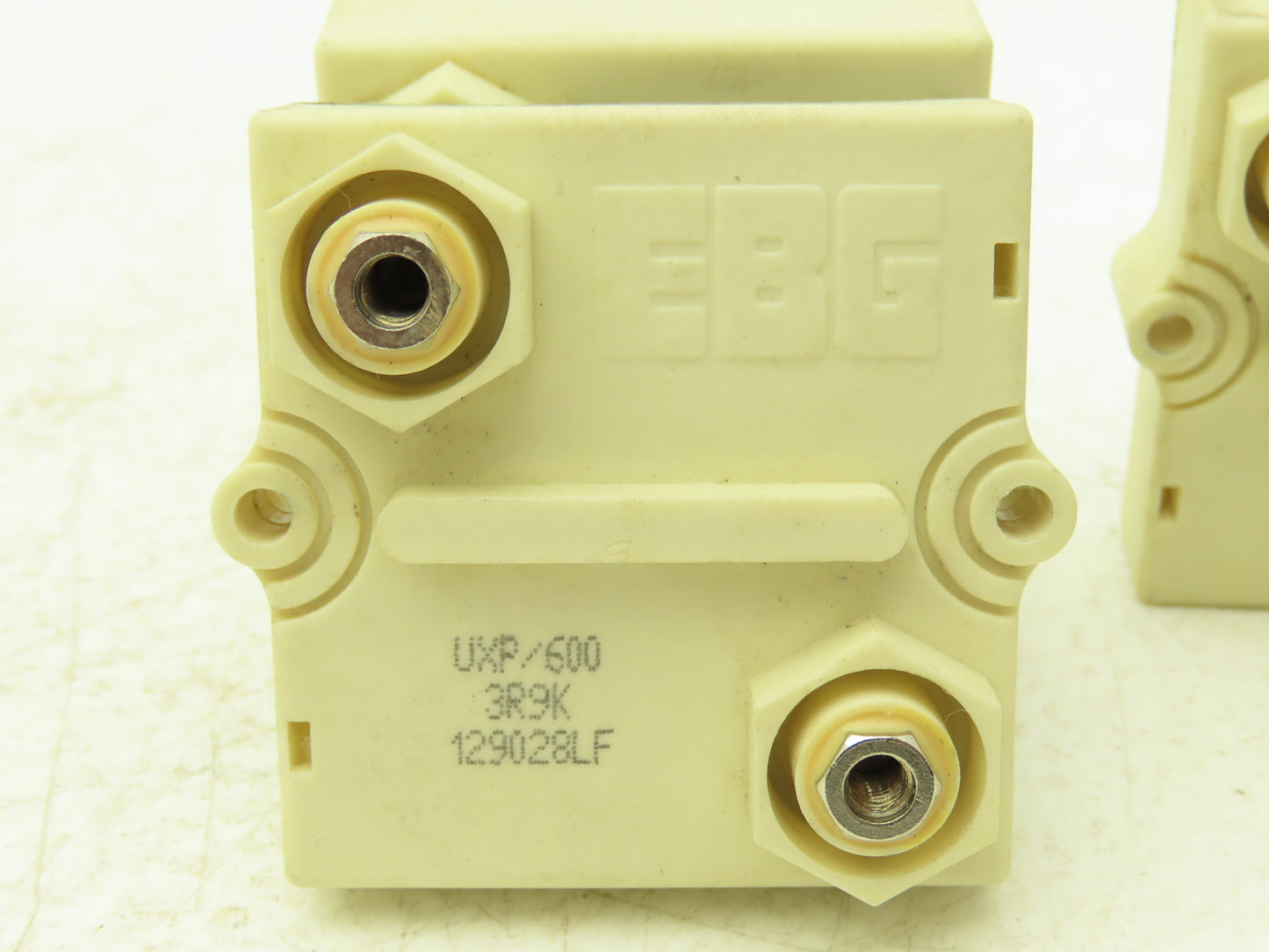 UXP/600 3R9K Ultra High Power Resistor Partial Discharge 600W  Lot of 4