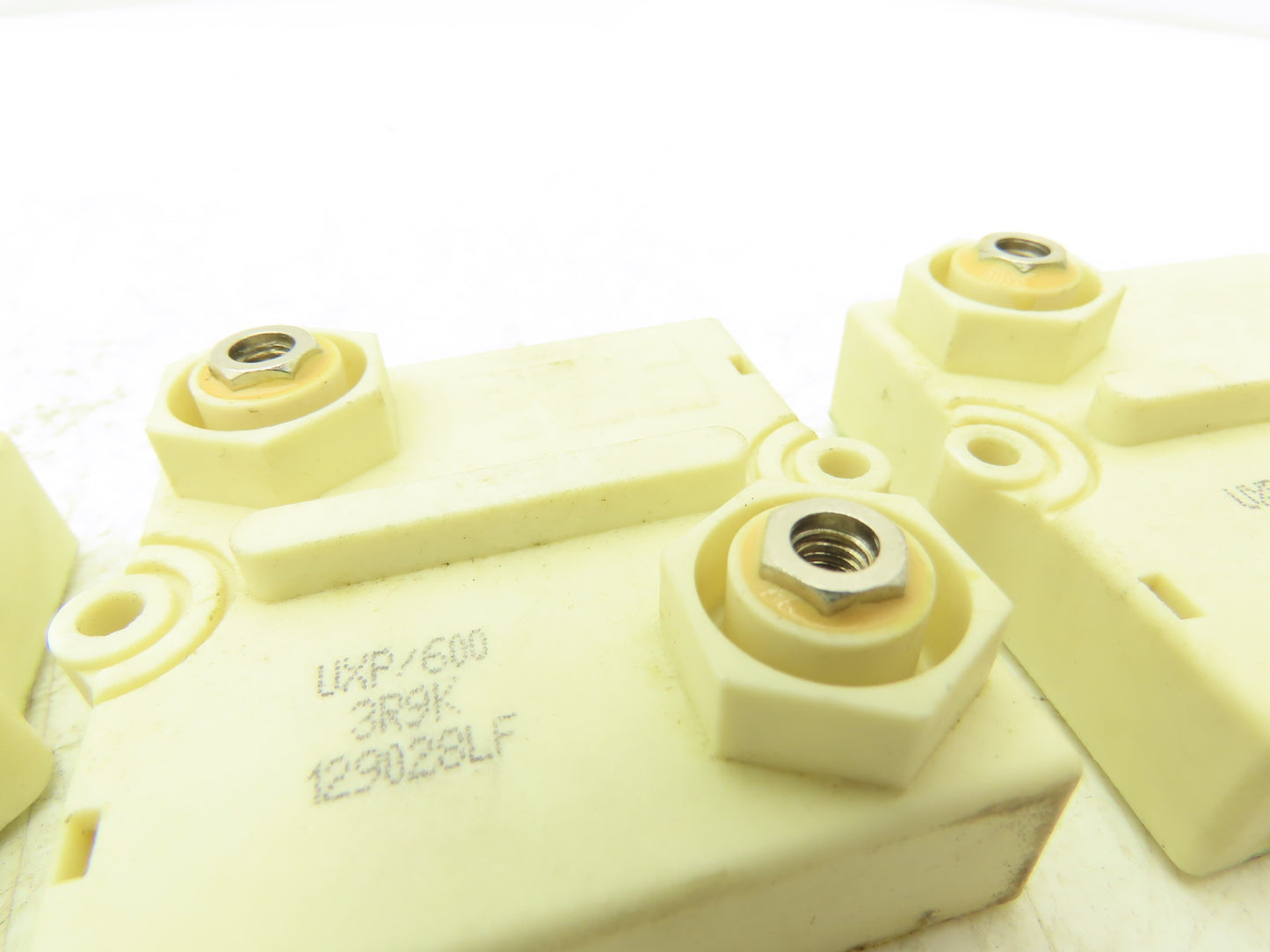 UXP/600 3R9K Ultra High Power Resistor Partial Discharge 600W  Lot of 4