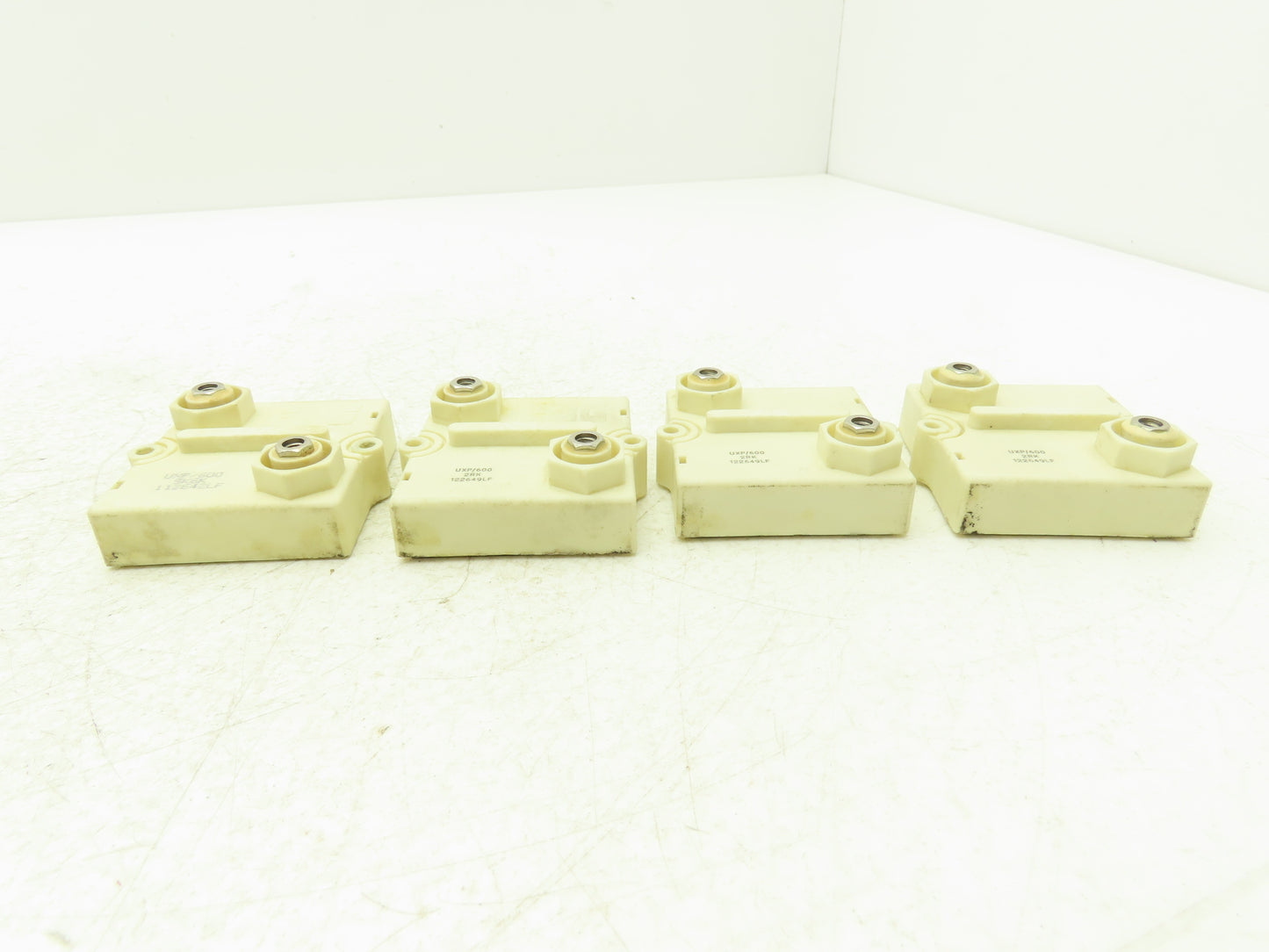 UXP/600 2RK Ultra High Power Resistor 600W (3)2RK (1)SK6K  Lot of 4