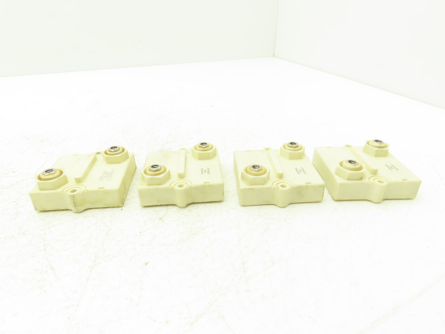 UXP/600 2RK Ultra High Power Resistor 600W (3)2RK (1)SK6K  Lot of 4