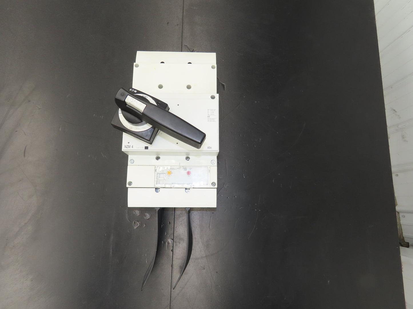 Eaton Moeller NZMN4-AE1000 Circuit Breaker 3-Pole 1000A 690VAC Rotary Handle