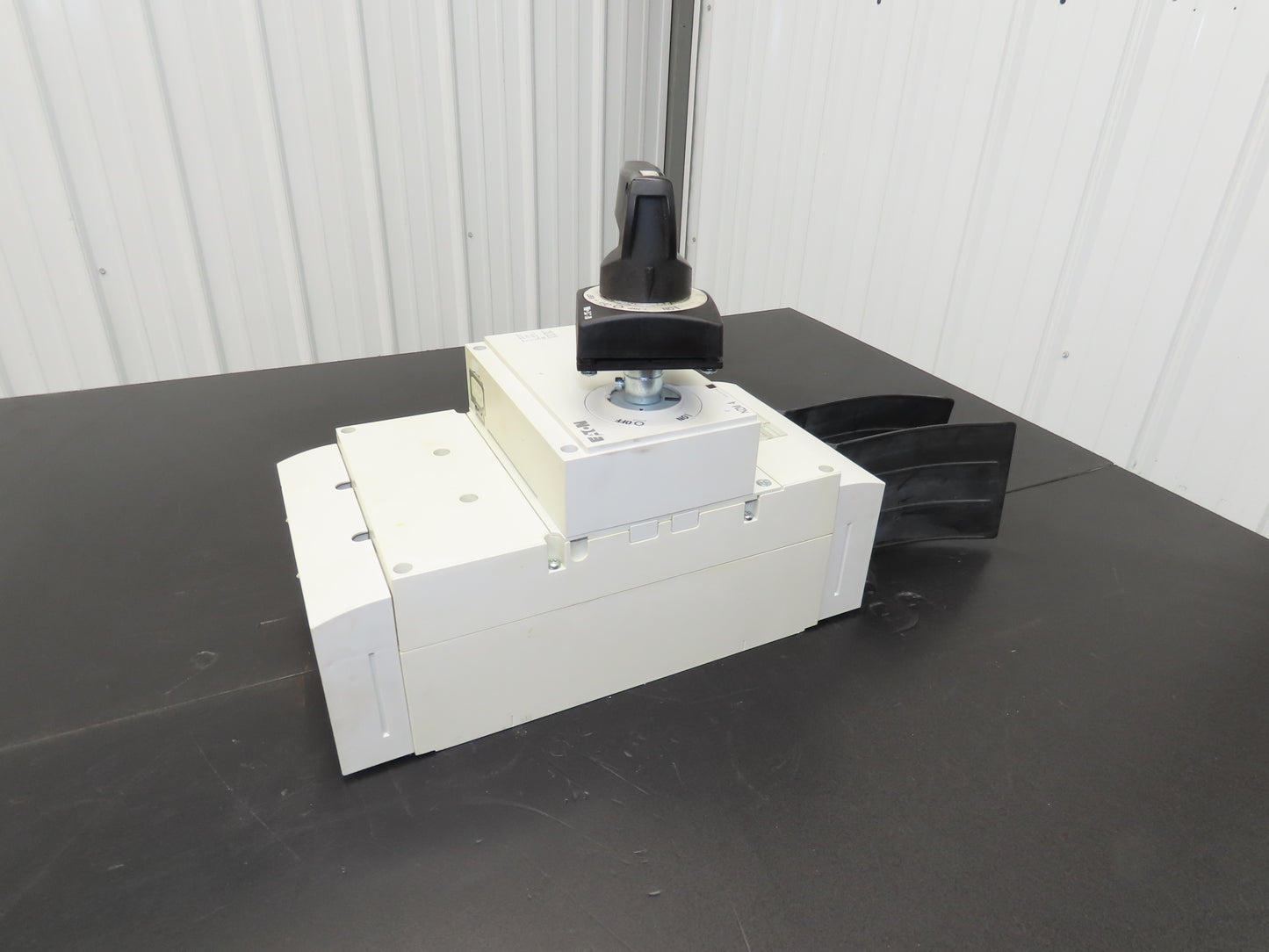 Eaton Moeller NZMN4-AE1000 Circuit Breaker 3-Pole 1000A 690VAC Rotary Handle