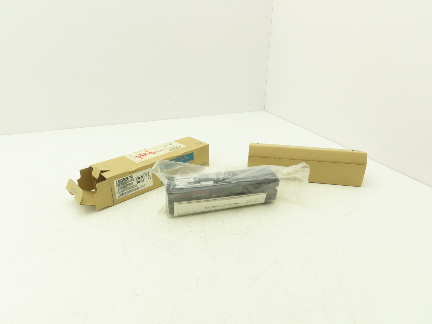 Mitsubishi AJ65SBTB2N-16R PLC CC-Link Systems Remote Input/Output Terminal Block