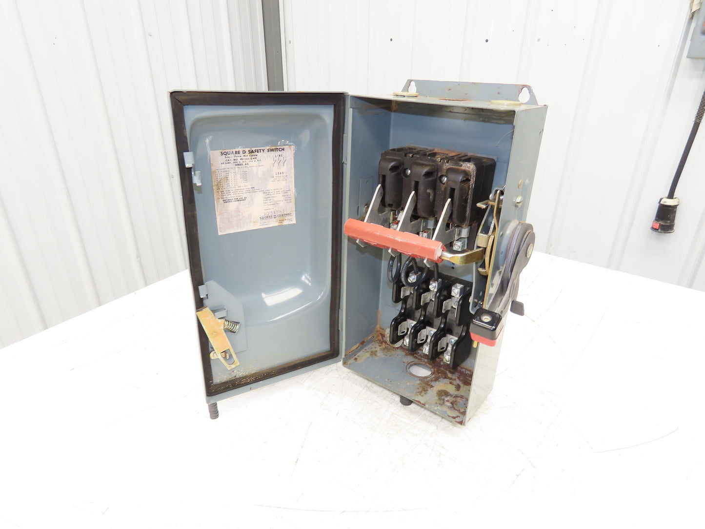 Square D HU362AWK Safety Disconnect Switch 60 Amp 600V 3 Pole W/Fuse block Added