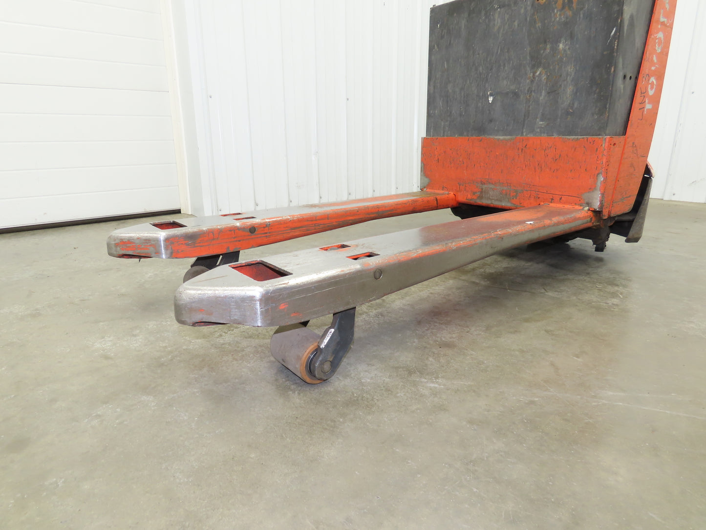 Toyota 7HBW23 Electric Pallet Jack 4500 lb 45" Forks 8.5" Lift 24V 2140H