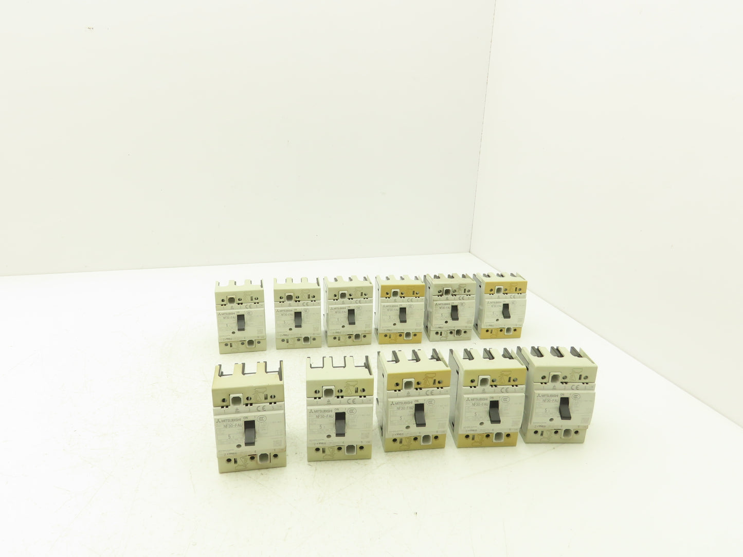 Mitsubishi NF30-FAU 3-Pole No Fuse Circuit Breaker 5A 200-230V 3Ph Lot of 11