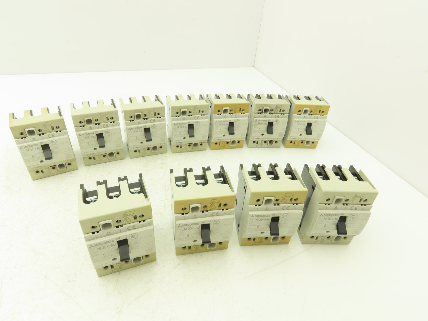 Mitsubishi NF30-FAU 3-Pole No Fuse Circuit Breaker 5A 200-230V 3Ph Lot of 11