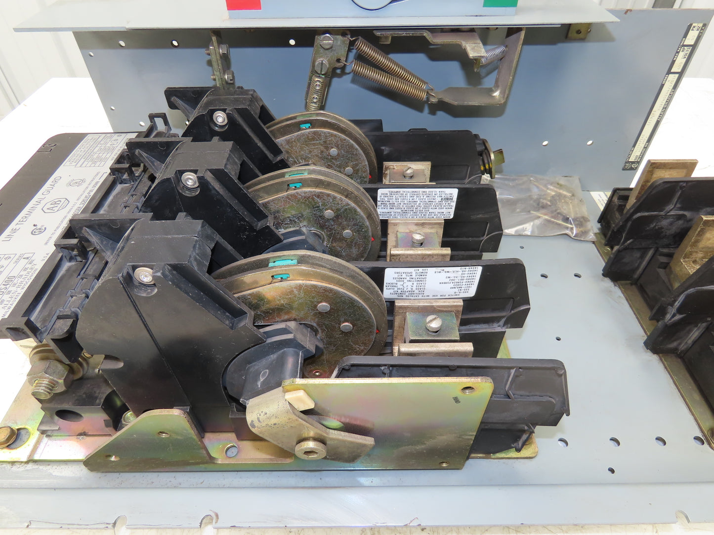 Allen Bradley 1494V-DS400 Safety Disconnect Switch 400A 600V 125HP 3Ph