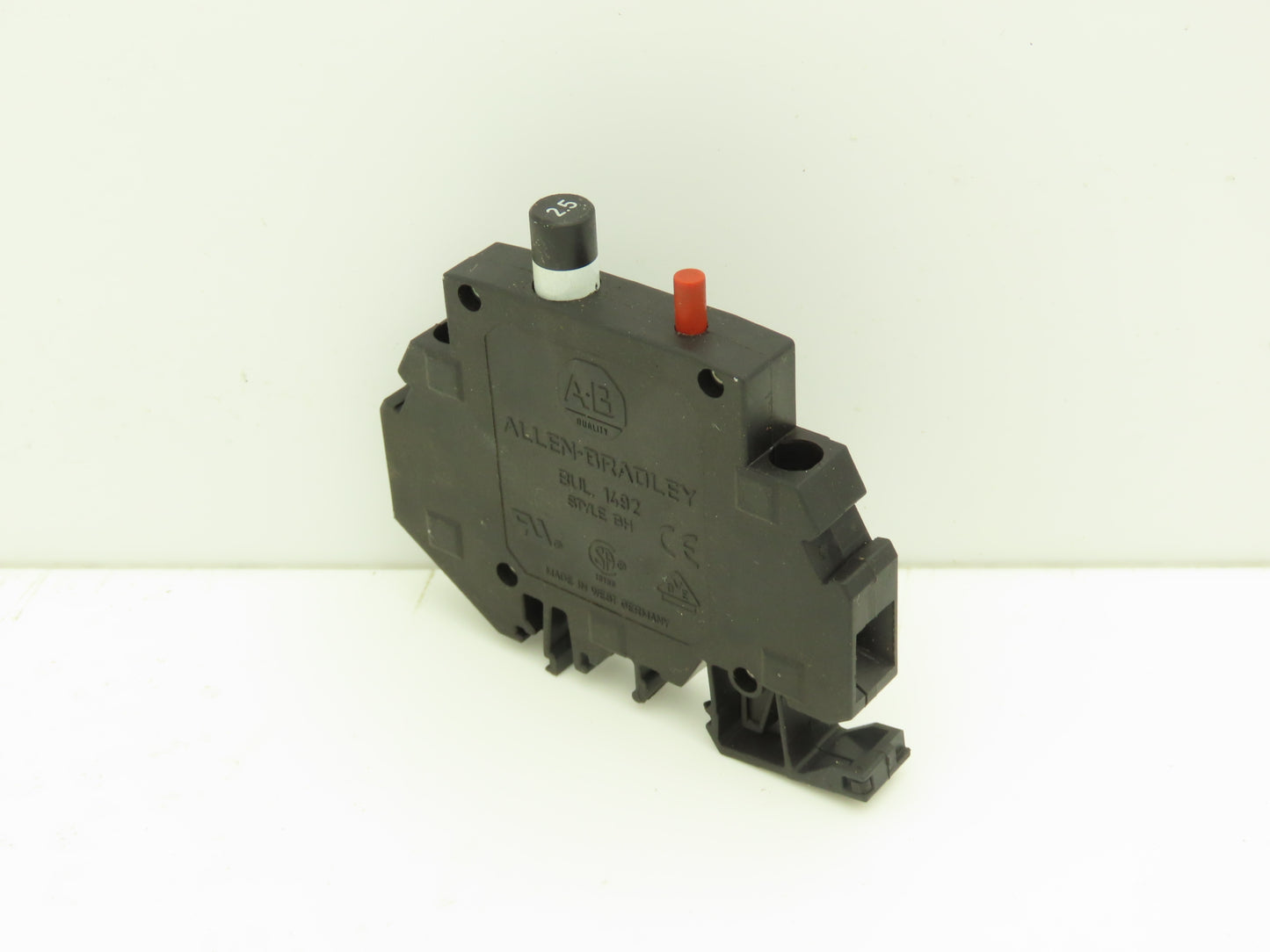 Allen Bradley 1492-GH025 Mini Circuit Breaker 2.5 Amp 1-Pole 250VAC Lot of 8