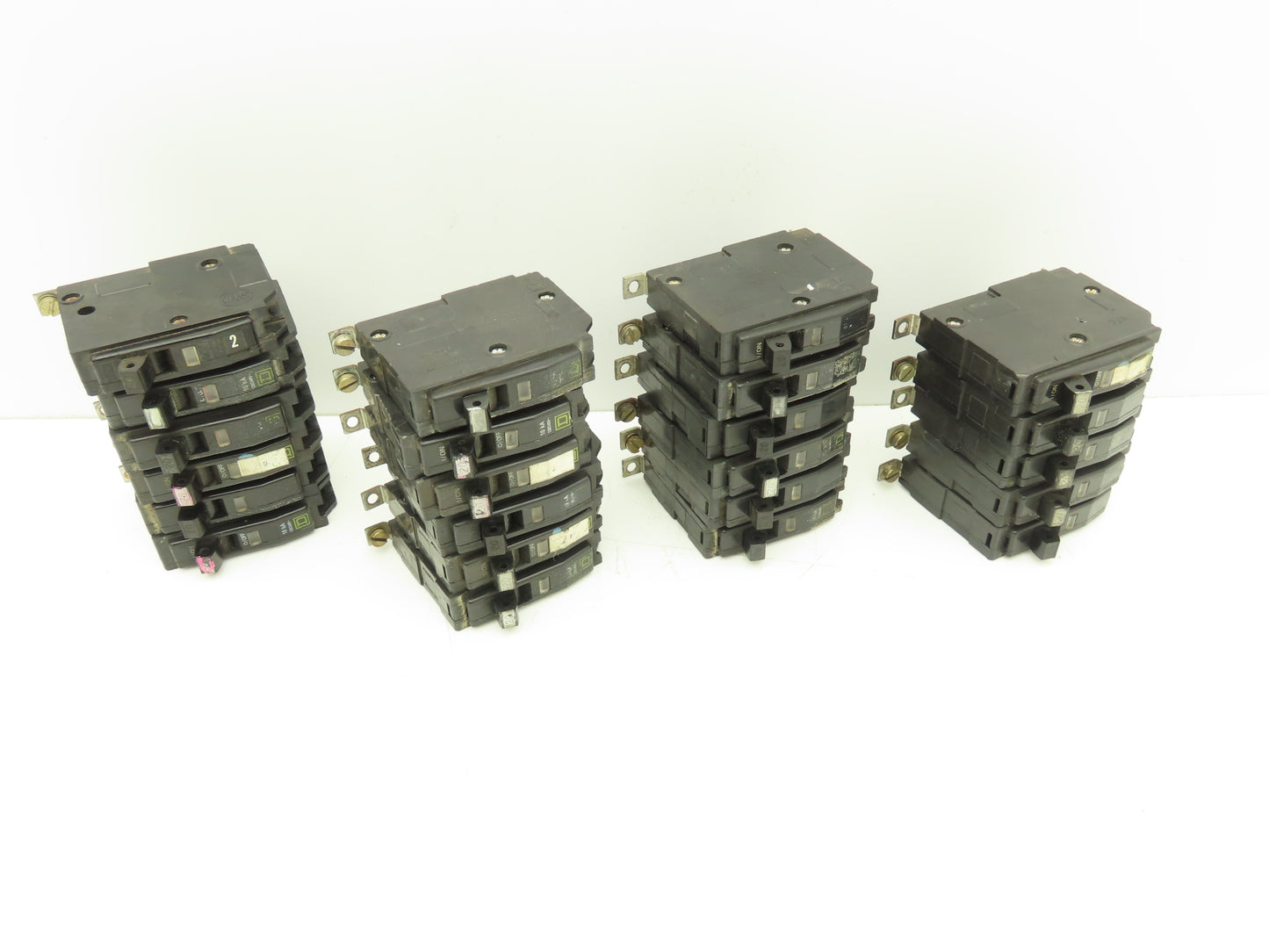 Square D QOB120  20 Amp Circuit Breaker 1-Pole 20A Bolt-On 120/240V  Lot of 23
