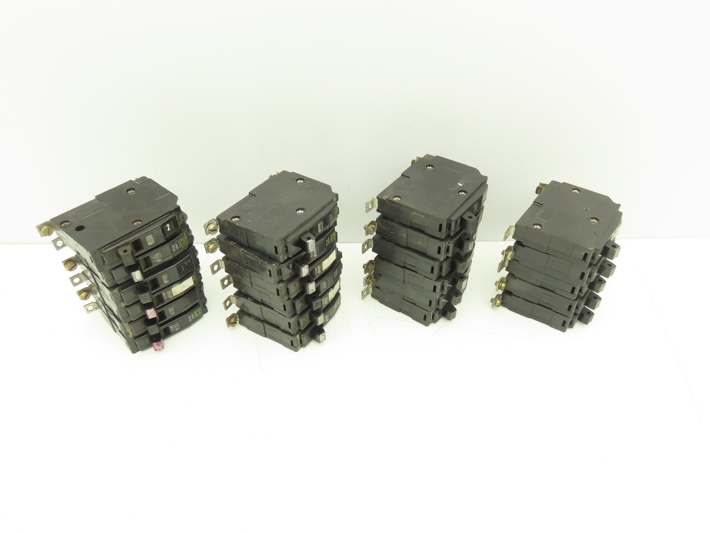 Square D QOB120  20 Amp Circuit Breaker 1-Pole 20A Bolt-On 120/240V  Lot of 23