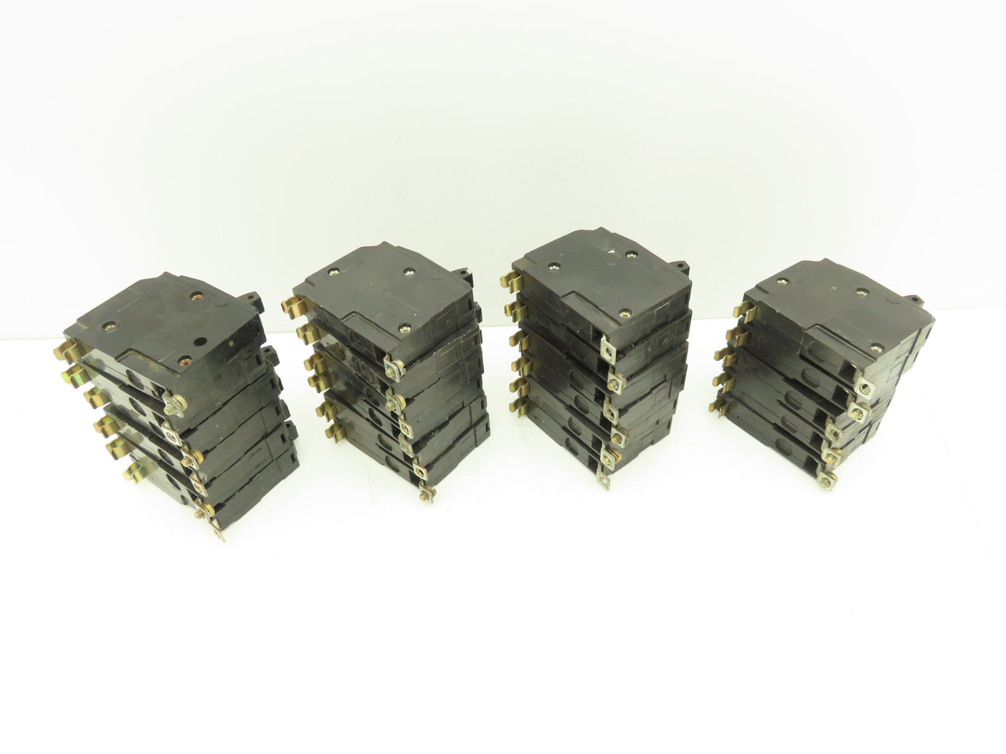Square D QOB120  20 Amp Circuit Breaker 1-Pole 20A Bolt-On 120/240V  Lot of 23