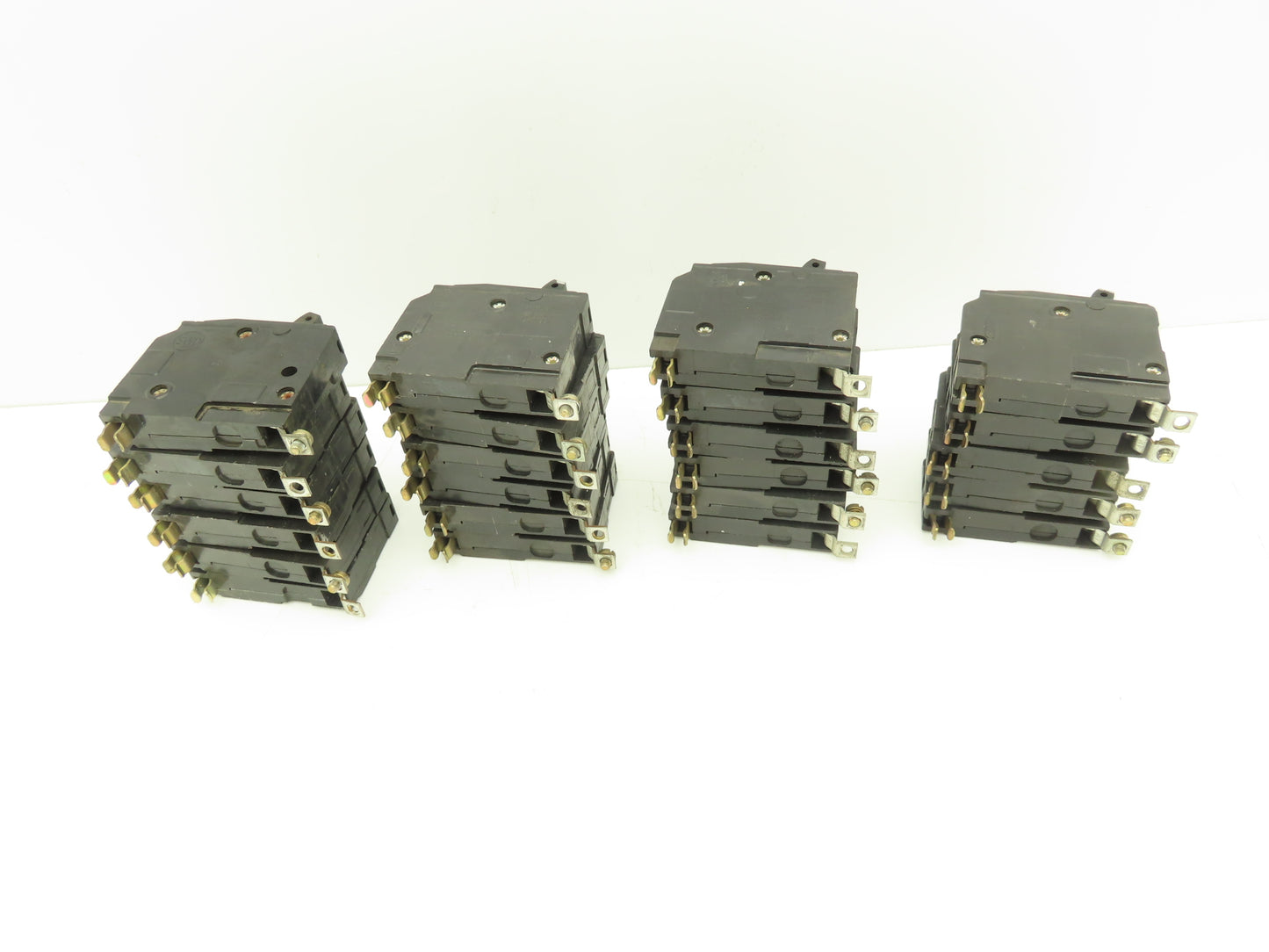 Square D QOB120  20 Amp Circuit Breaker 1-Pole 20A Bolt-On 120/240V  Lot of 23