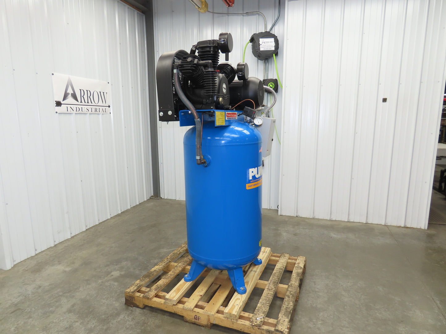 Puma TUE-7580VM Reciprocating Air Compressor 24.8CFM 7.5HP 230V 1 Phase 80 Gal