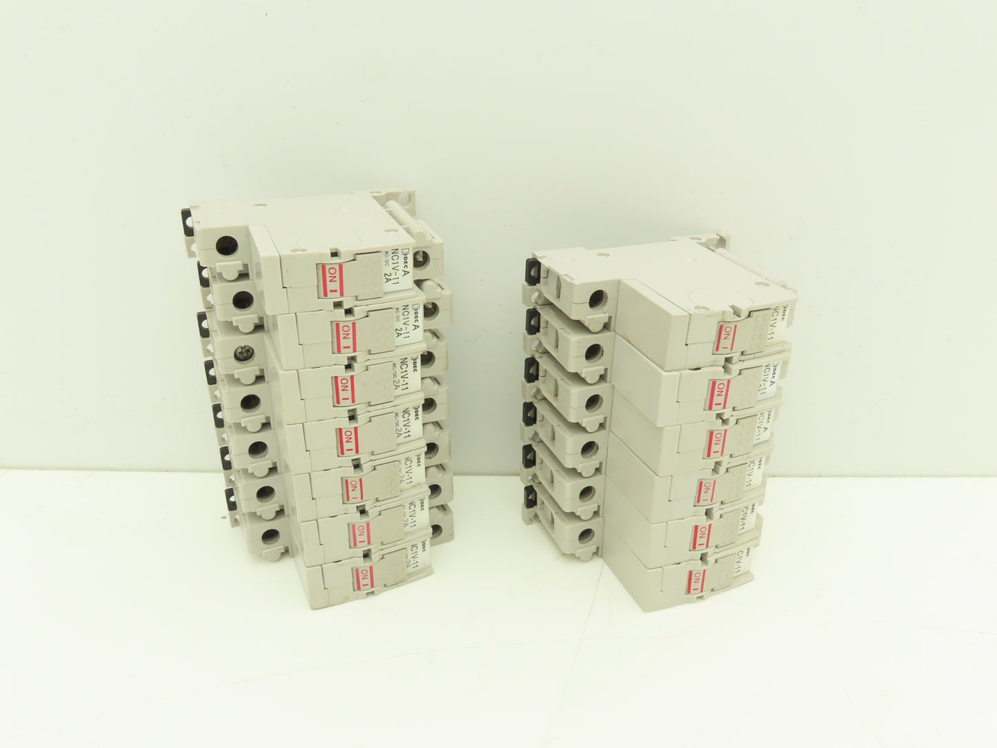 IDEC NC1V-1100 2 Amp Circuit Protector 1 Pole A Curve 250VAC/65VDC Lot of 13