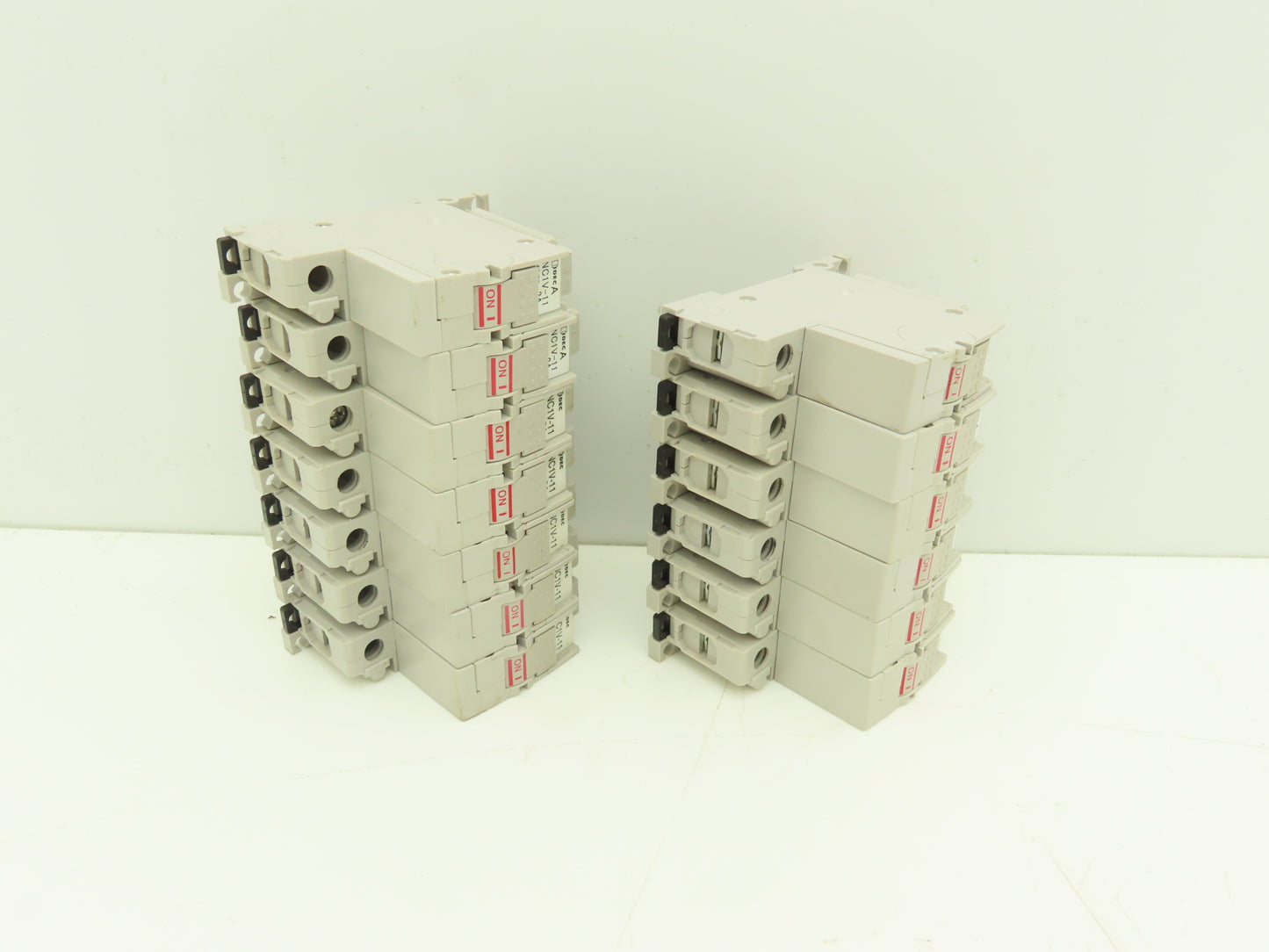 IDEC NC1V-1100 2 Amp Circuit Protector 1 Pole A Curve 250VAC/65VDC Lot of 13