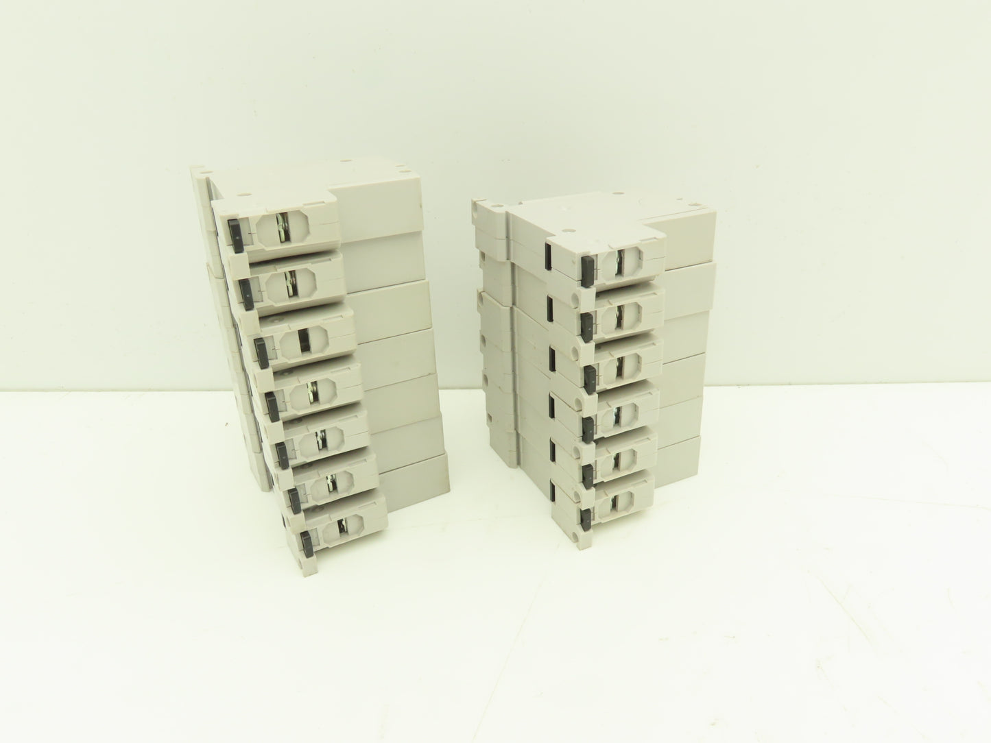 IDEC NC1V-1100 2 Amp Circuit Protector 1 Pole A Curve 250VAC/65VDC Lot of 13