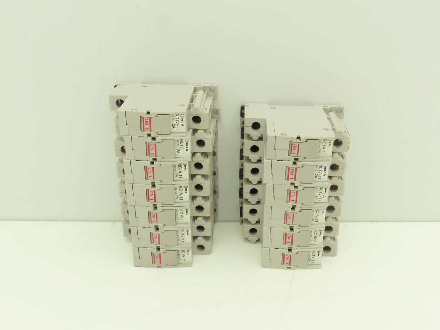 IDEC NC1V-1100 2 Amp Circuit Protector 1 Pole A Curve 250VAC/65VDC Lot of 13