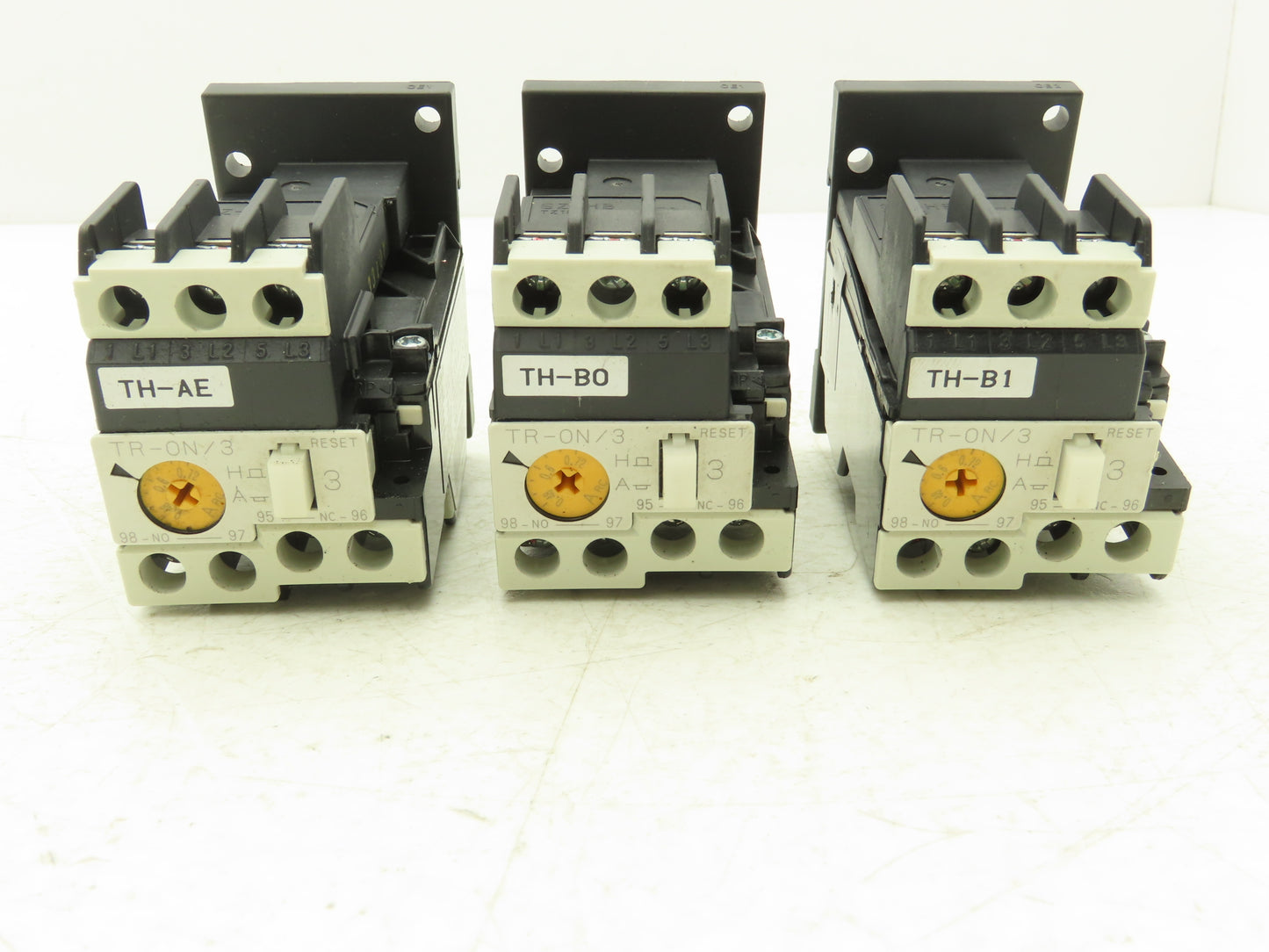 Fuji SZ-HB TZ1HB TR-ON/3 TR13D Thermal Overload Relay 0.48 - 0.72A with Adapter Base