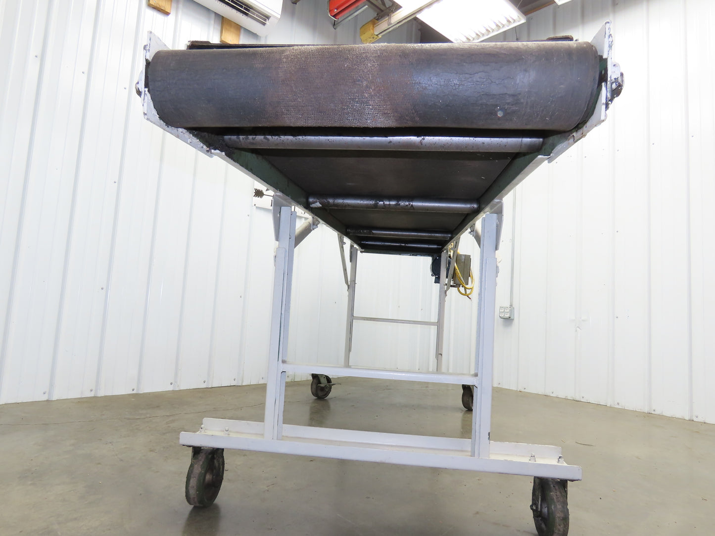 Wardcraft 24"x 10' Portable Incline Belt Conveyor .33Hp 3PH Chain Drive 36FPM