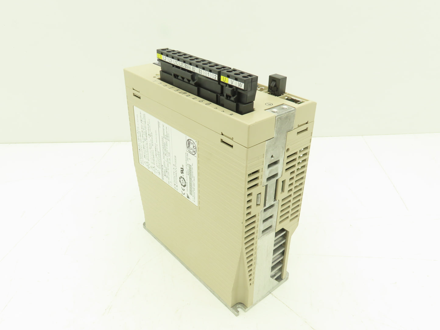 Yaskawa SGDV-5R5A01A SERVOPACK Drive Controller Module 200-230V 3Ph 0.750kW