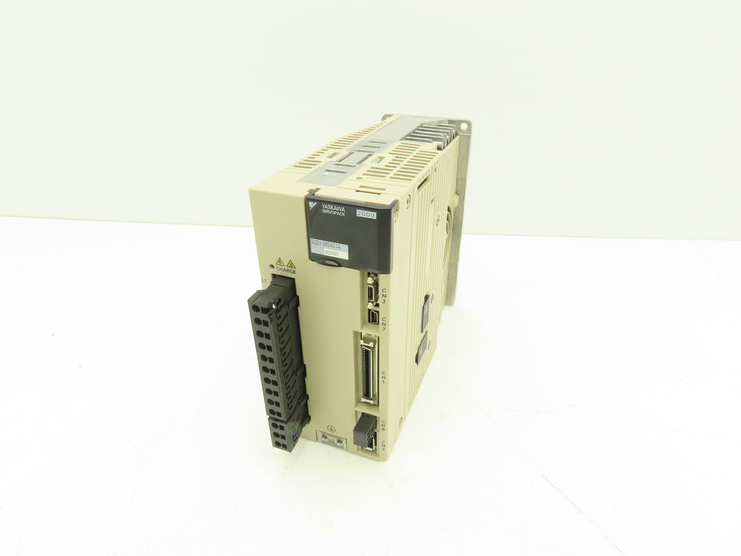 Yaskawa SGDV-5R5A01A SERVOPACK Drive Controller Module 200-230V 3Ph 0.750kW