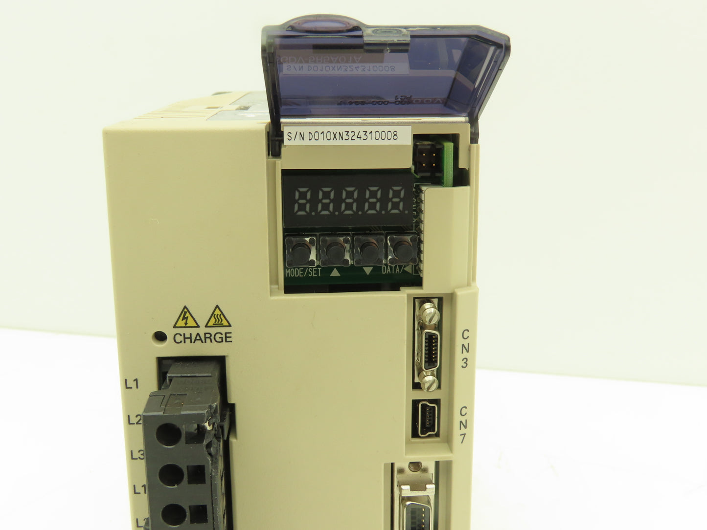 Yaskawa SGDV-5R5A01A SERVOPACK Drive Controller Module 200-230V 3Ph 0.750kW