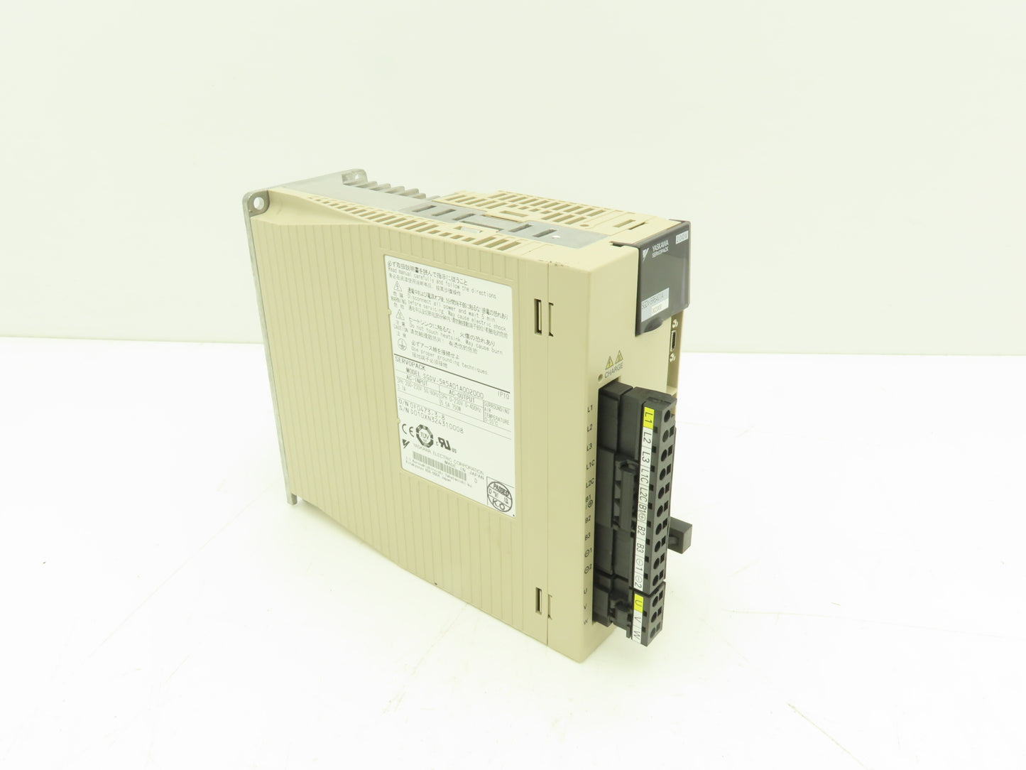 Yaskawa SGDV-5R5A01A SERVOPACK Drive Controller Module 200-230V 3Ph 0.750kW