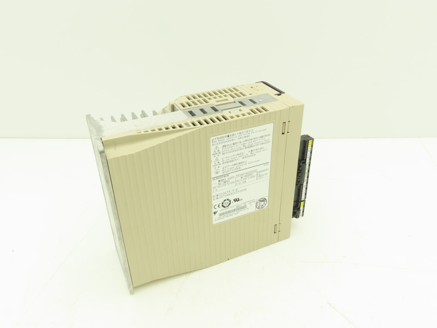 Yaskawa SGDV-5R5A01A SERVOPACK Drive Controller Module 200-230V 3Ph 0.750kW